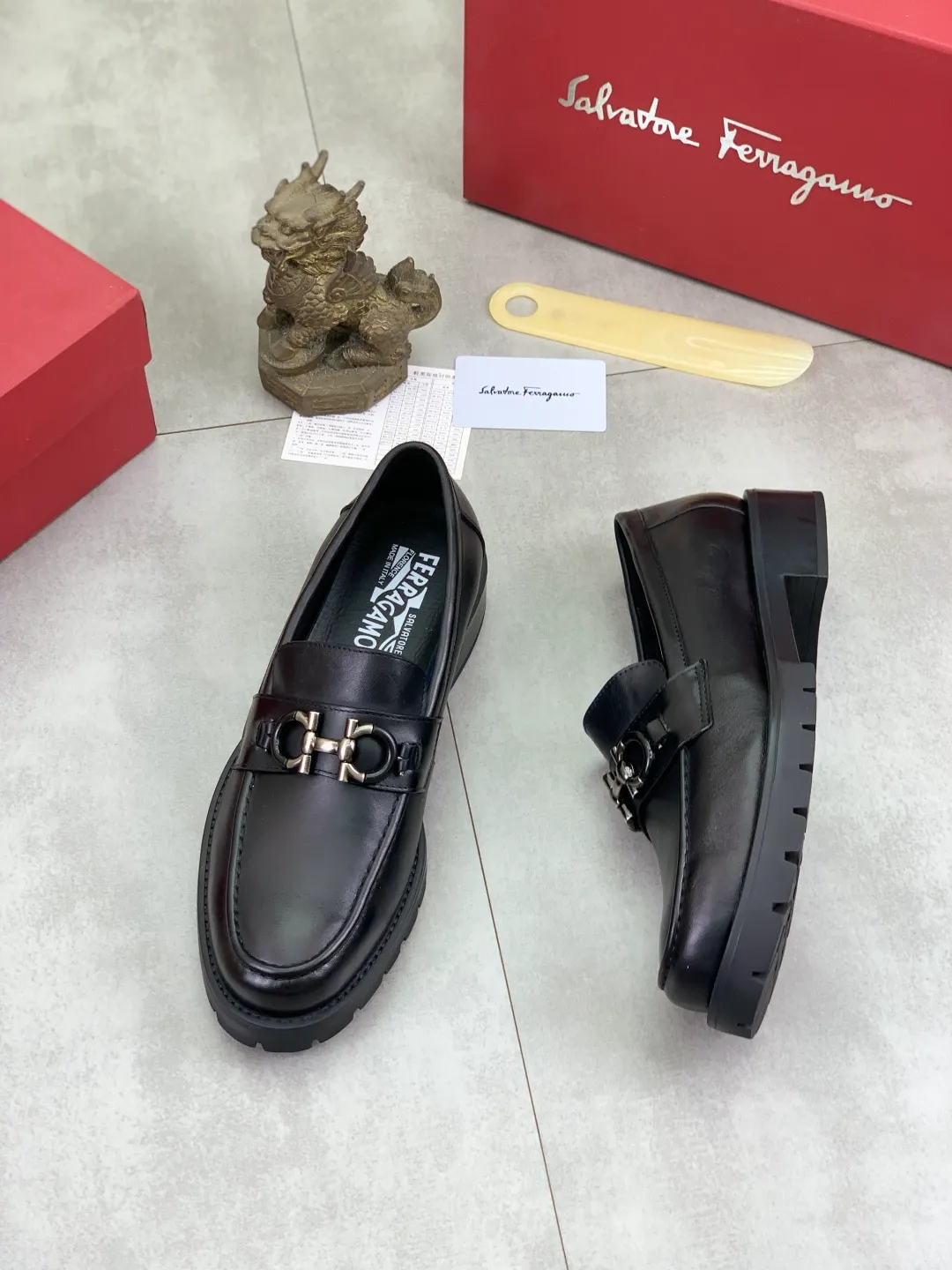 Men's Men's Shoes 💰P480💰[New Style] Water-dyed Niuli 🆘[Salvatore Ferragamo] Ferragamo's latest casual business leather shoes for men! Listed simultaneously! The fabric is made of specially imported original calfskin, and the interior is made of imported water-dyed cowhide. It is absolutely luxurious and leads the fashion trend. Matching code: 38-44 (45 and 46 can be customized) Multiple colors available